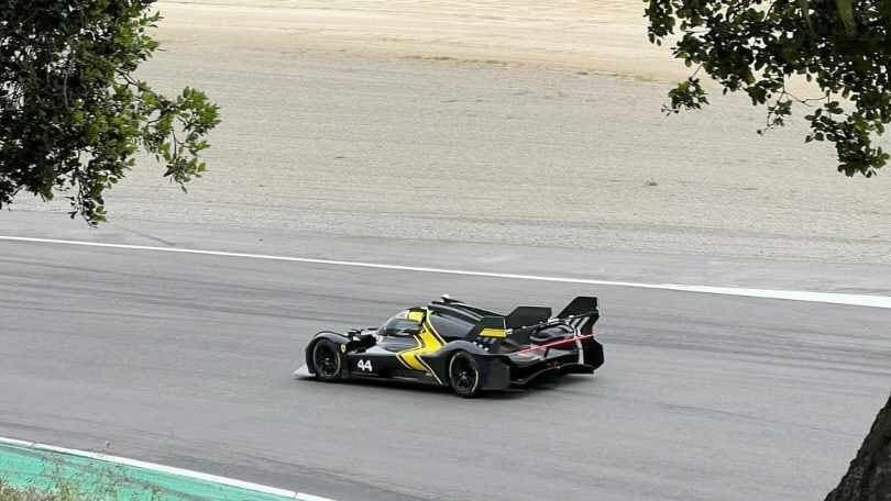 Potrebbe essere proprio lei la Ferrari 499P Modificata di Hamilton