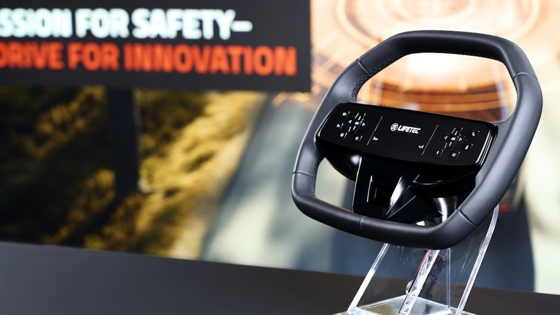ZF "reinventa" l'airbag e un parte del volante