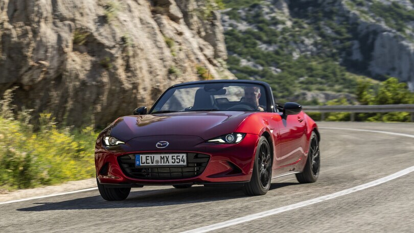 Mazda MX-5 restyling 2024, piacere di guida al top