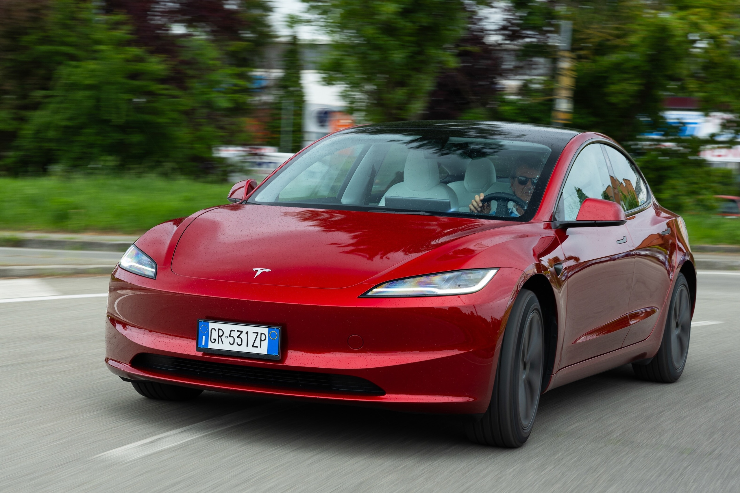 Nuova Tesla Model 3, la prova: senza più difetti