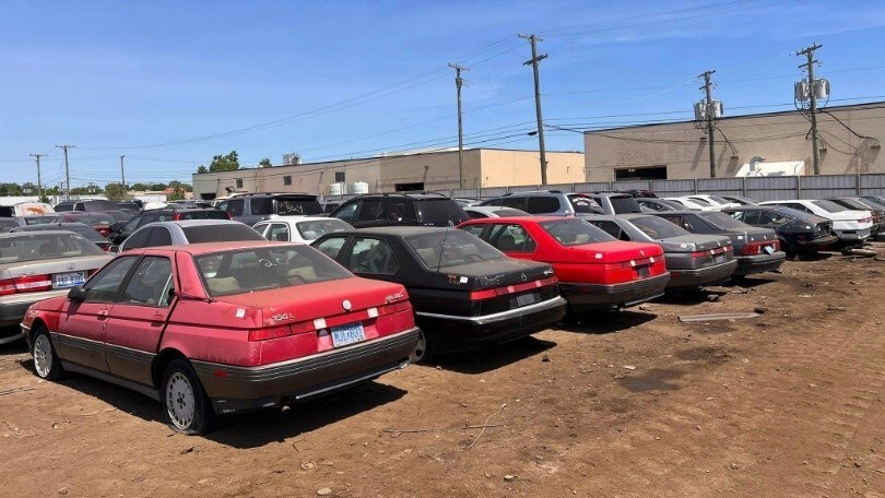 Perché c’è una collezione di Alfa Romeo preziosissime abbandonata in un parcheggio?