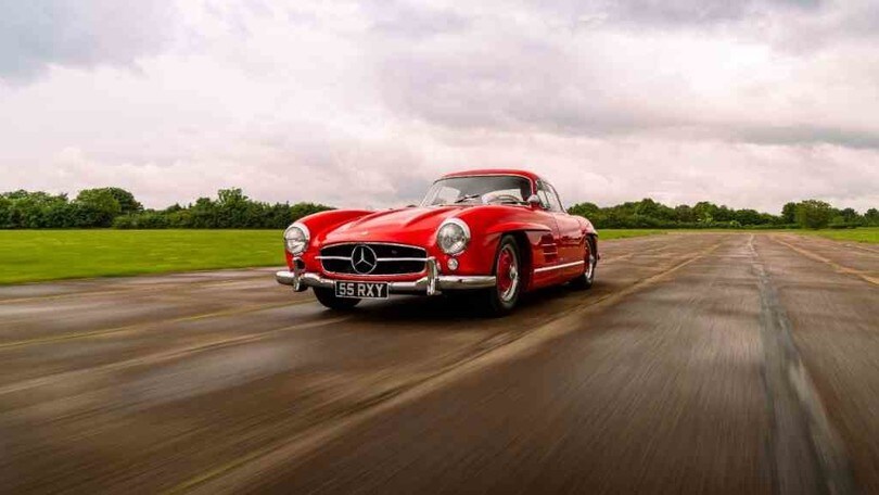 Ferrari argento e Mercedes rosse: all'asta le auto della Silver Bullets & Red Arrows