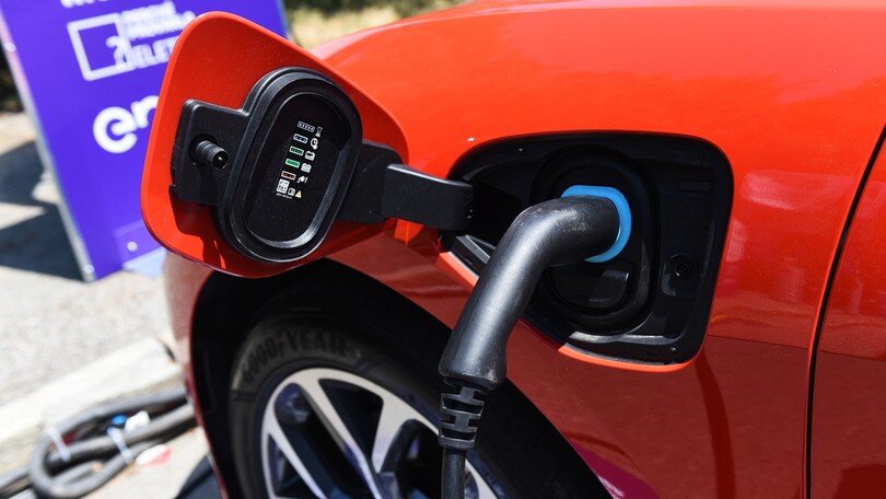 Auto: l'impatto della tecnologia su esperienza di guida, polizze e sostenibilità