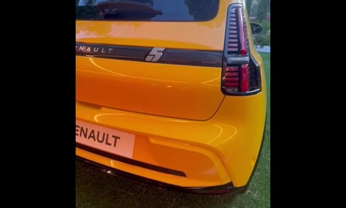 La nuova Renault 5 E-Tech Electric si mostra