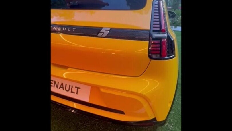 La nuova Renault 5 E-Tech Electric si mostra