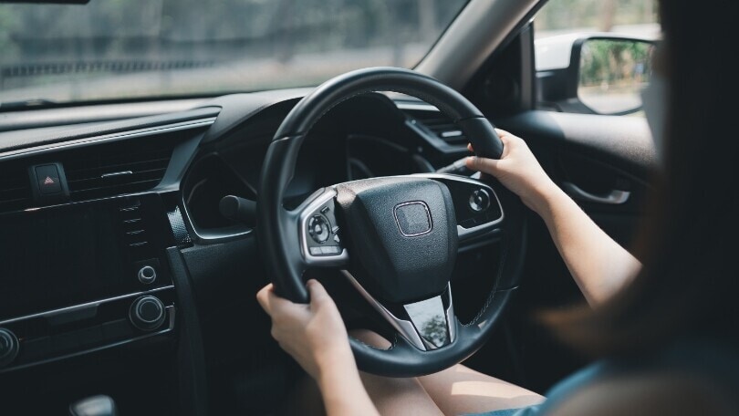 Niente più telefoni e orologi smart: ora i pagamenti si fanno con l'auto