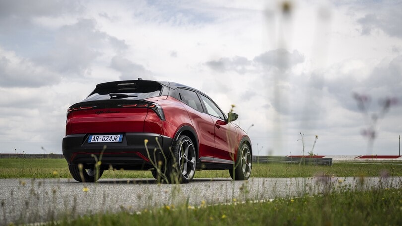 Alfa Romeo Junior la Veloce, elettrica da 281 cavalli