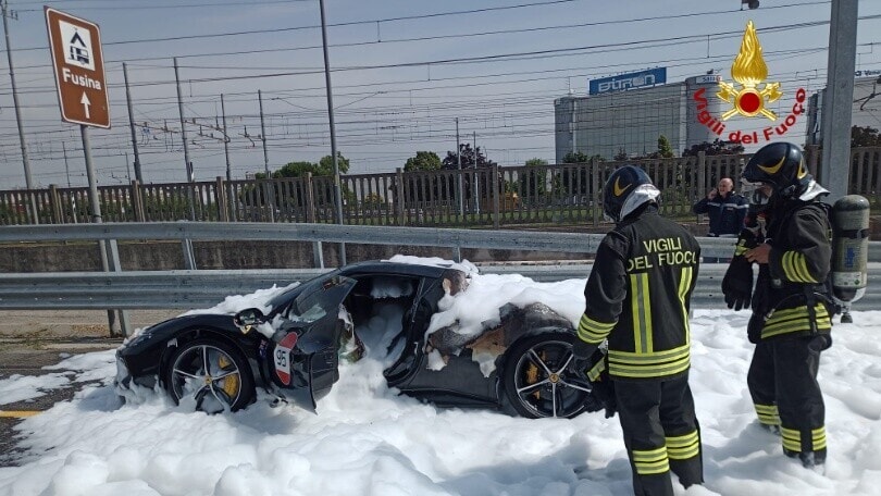 A Mestre una Ferrari da 320mila euro è stata distrutta dalle fiamme