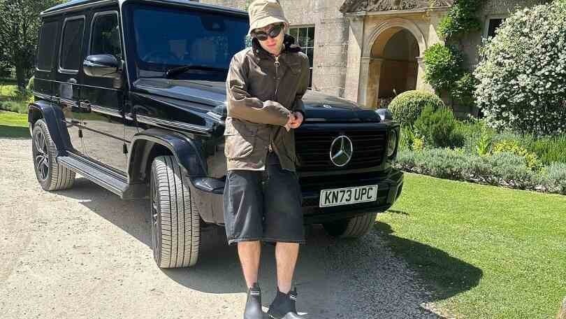 Lennon Gallagher, il figlio della star degli Oasis sulla Mercedes da 187mila euro