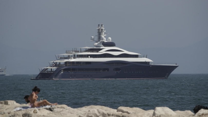 Napoli, arriva il super yacht di Mark Zuckerberg
