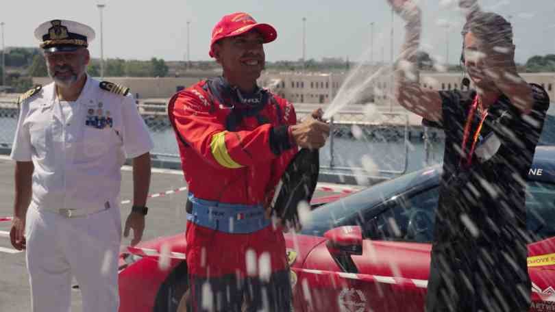 Fabio Barone, record di velocità con una Ferrari SF90 Stradale su una nave