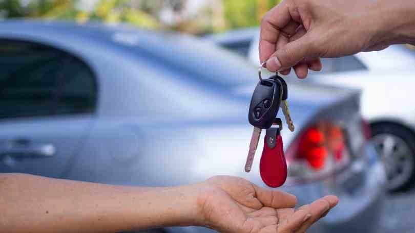 Auto nuove troppo costose: 7 italiani su 10 non se la possono permettere