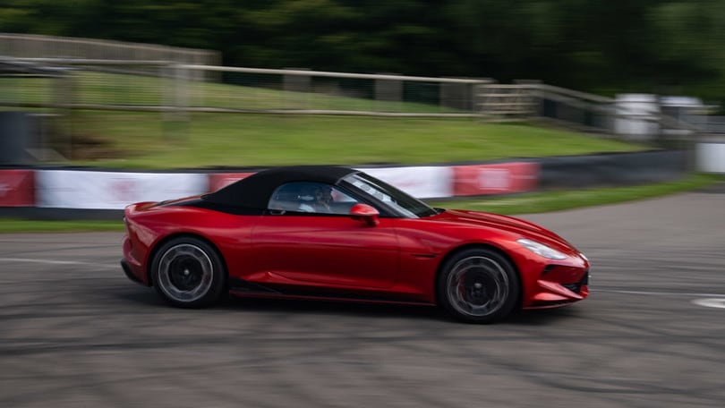 MG Cyberster, il test in pista