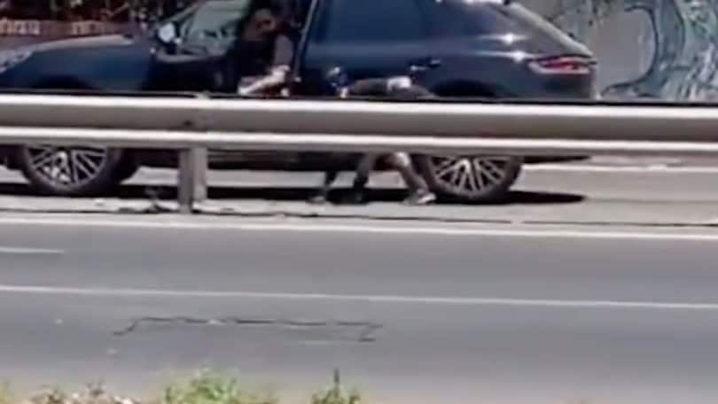 Napoli, assalto armato alla Porsche in pieno giorno: il video del furto è impressionante