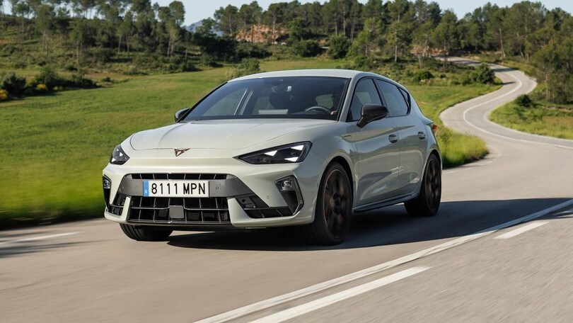 Cupra, a listino la Leon e-Hybrid VZ e Born ad alte prestazioni