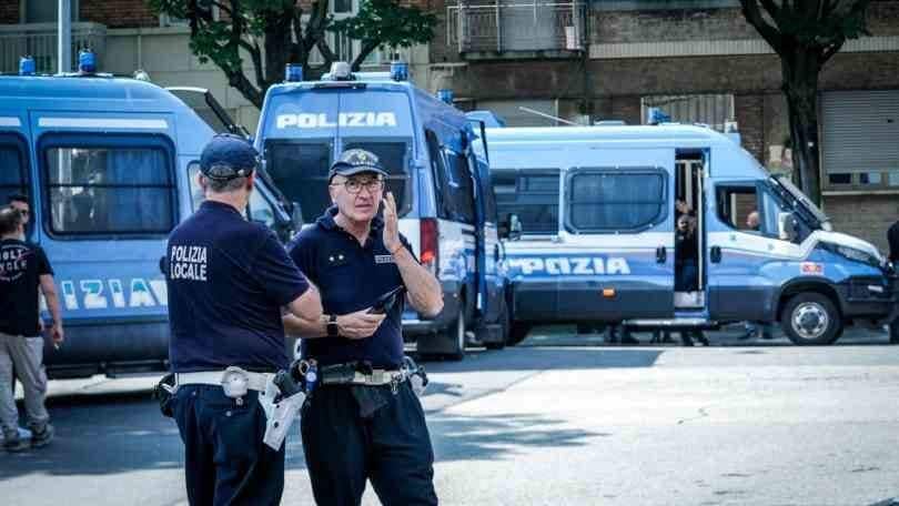 Traffico illecito di supercar e targhe false: due arresti a Milano