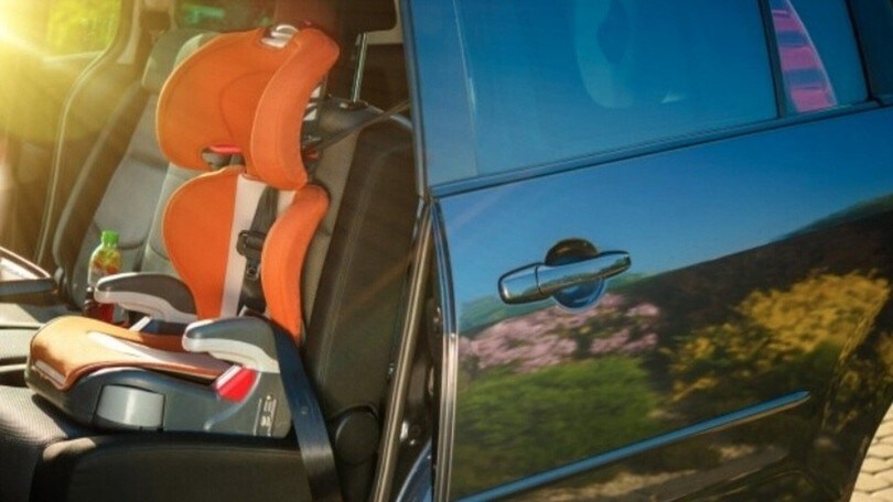 Seggiolini auto, arriva una nuova normativa a settembre