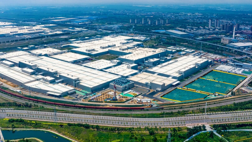 BMW pensa al futuro: a Neue Klasse e batterie elettriche