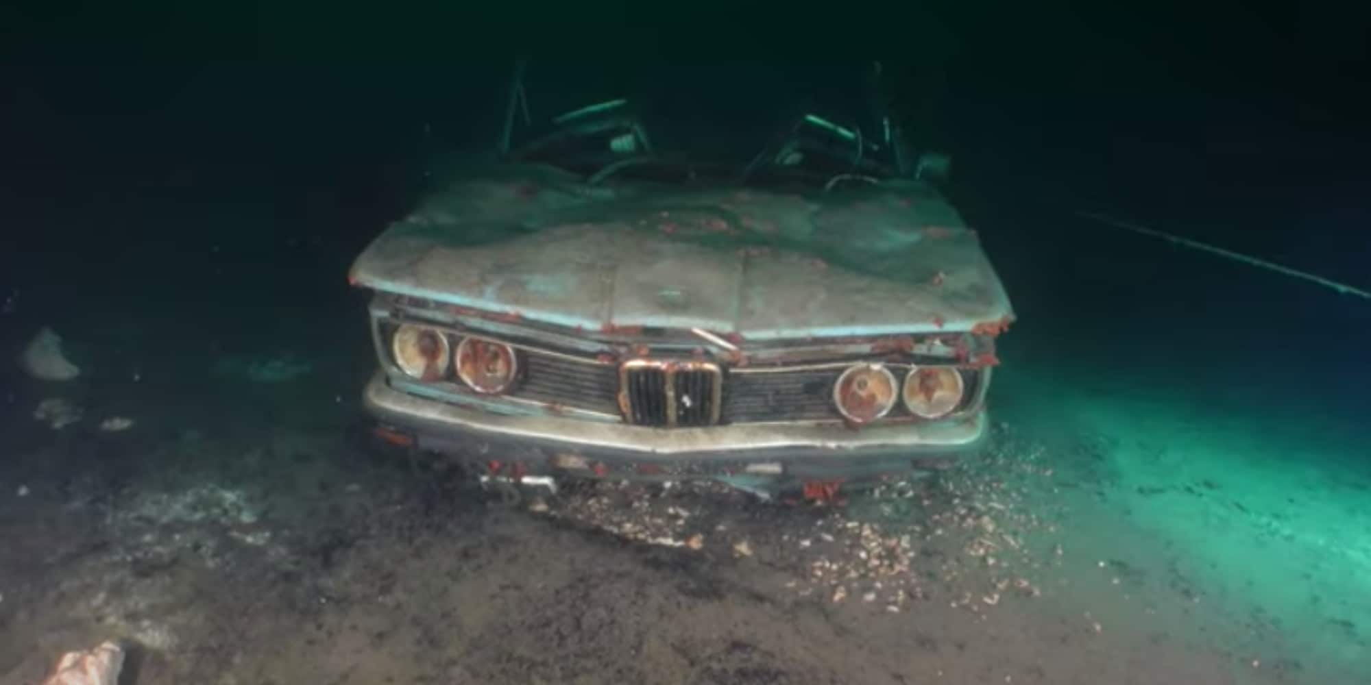Negli abissi del Lago di Como c'è un cimitero di supercar spettrale