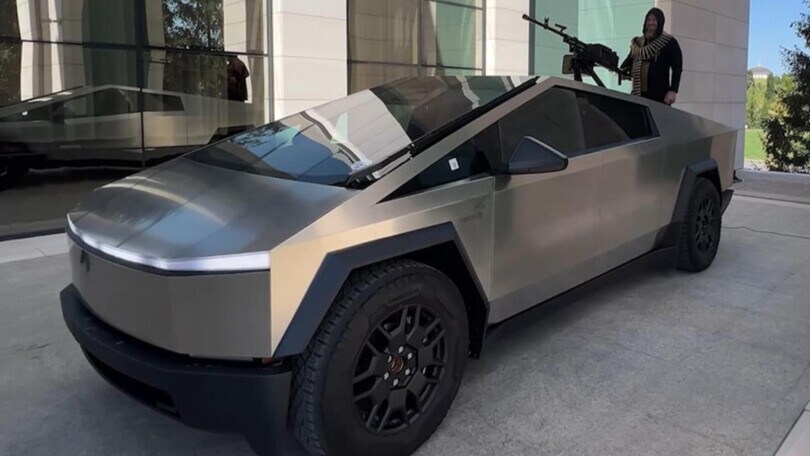 Scoppia la polemica sul Cybertruck mitragliato: la verità di Elon Musk spiazza tutti