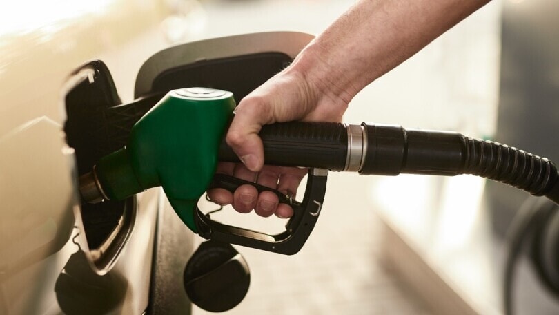 Distributore erogava Diesel nella pompa della benzina: decine di auto guaste