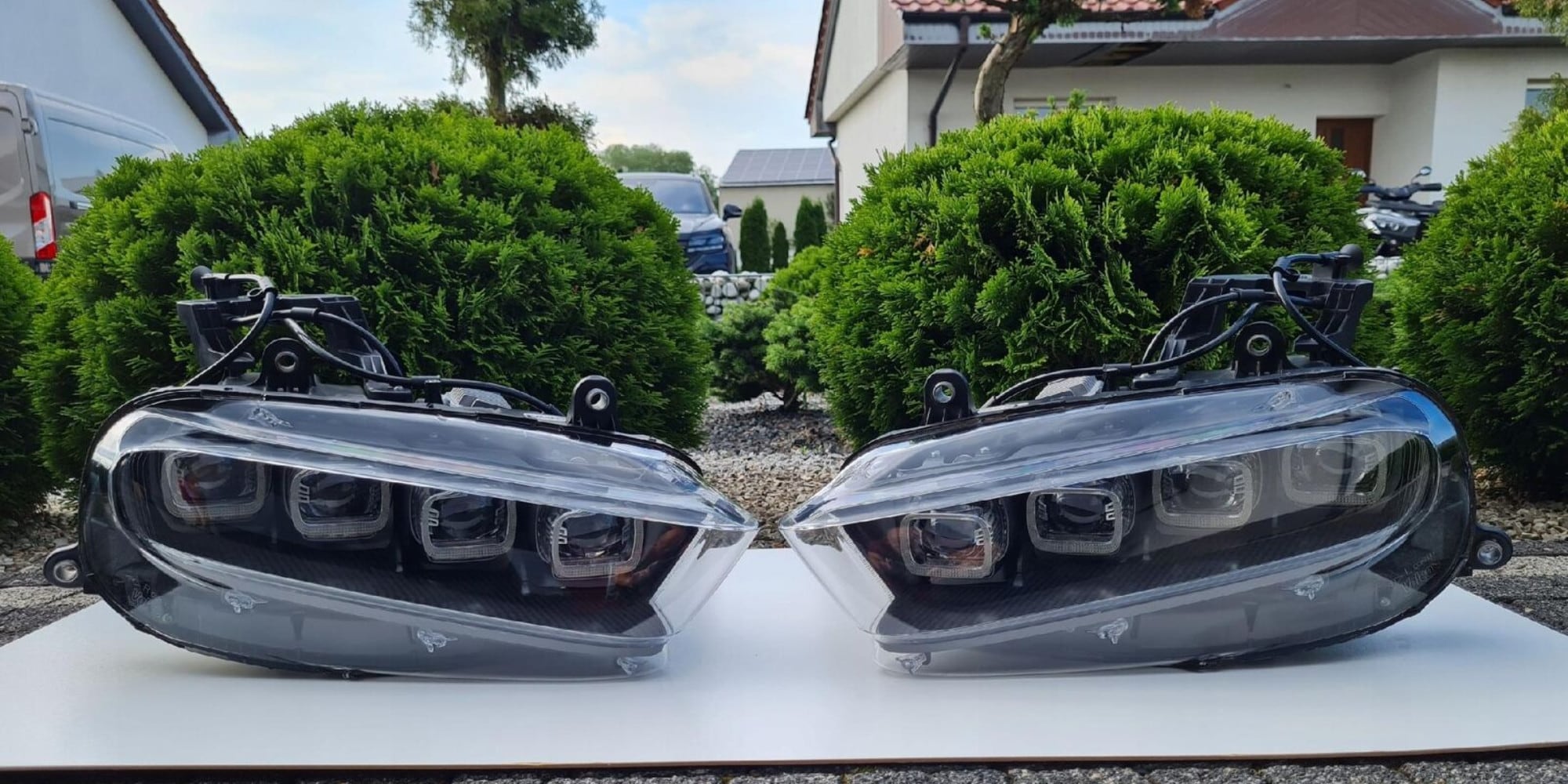 Vi servono dei fari per la Bugatti Chiron? Il prezzo è quello di una Porsche