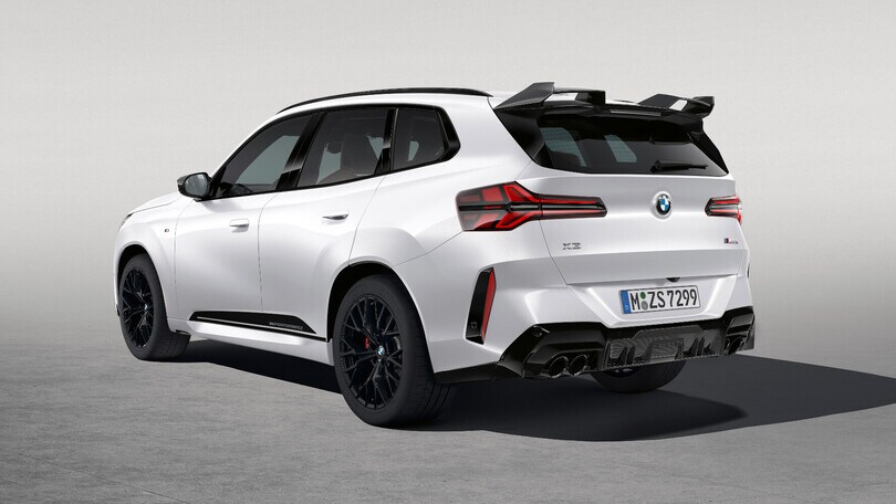 BMW X3 2024, ancora più sportiva con parti M Performance