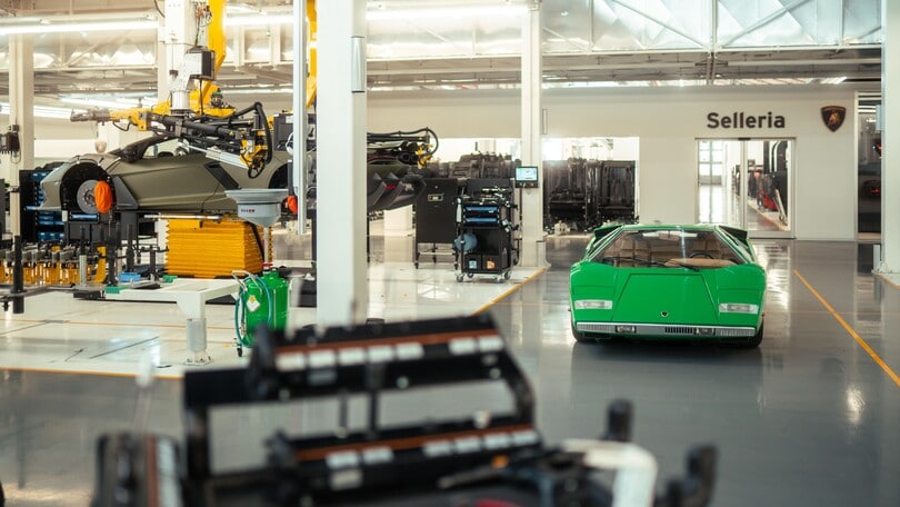 Lamborghini Countach, il servizio fotografico per i 50 anni del modello