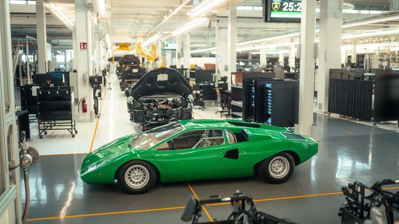 Lamborghini Countach, 50 anni di un modello storico ma camaleontico