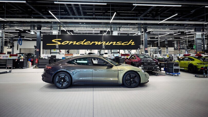 Porsche Taycan Turbo S Celestial Jade, personalizzazione al top