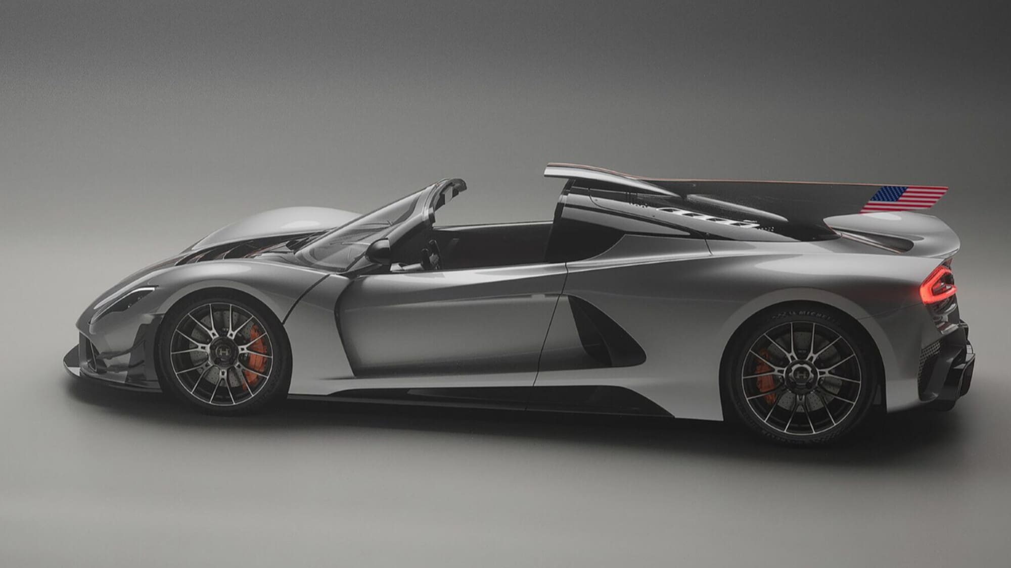 Hennessey Venom F5-M da record, 1.842 cv su un cambio manuale