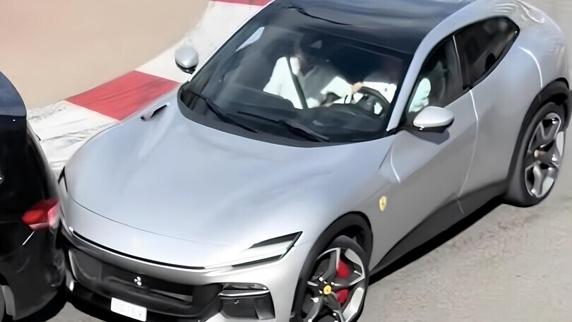 Charles Leclerc, piccolo incidente con Ferrari Purosangue