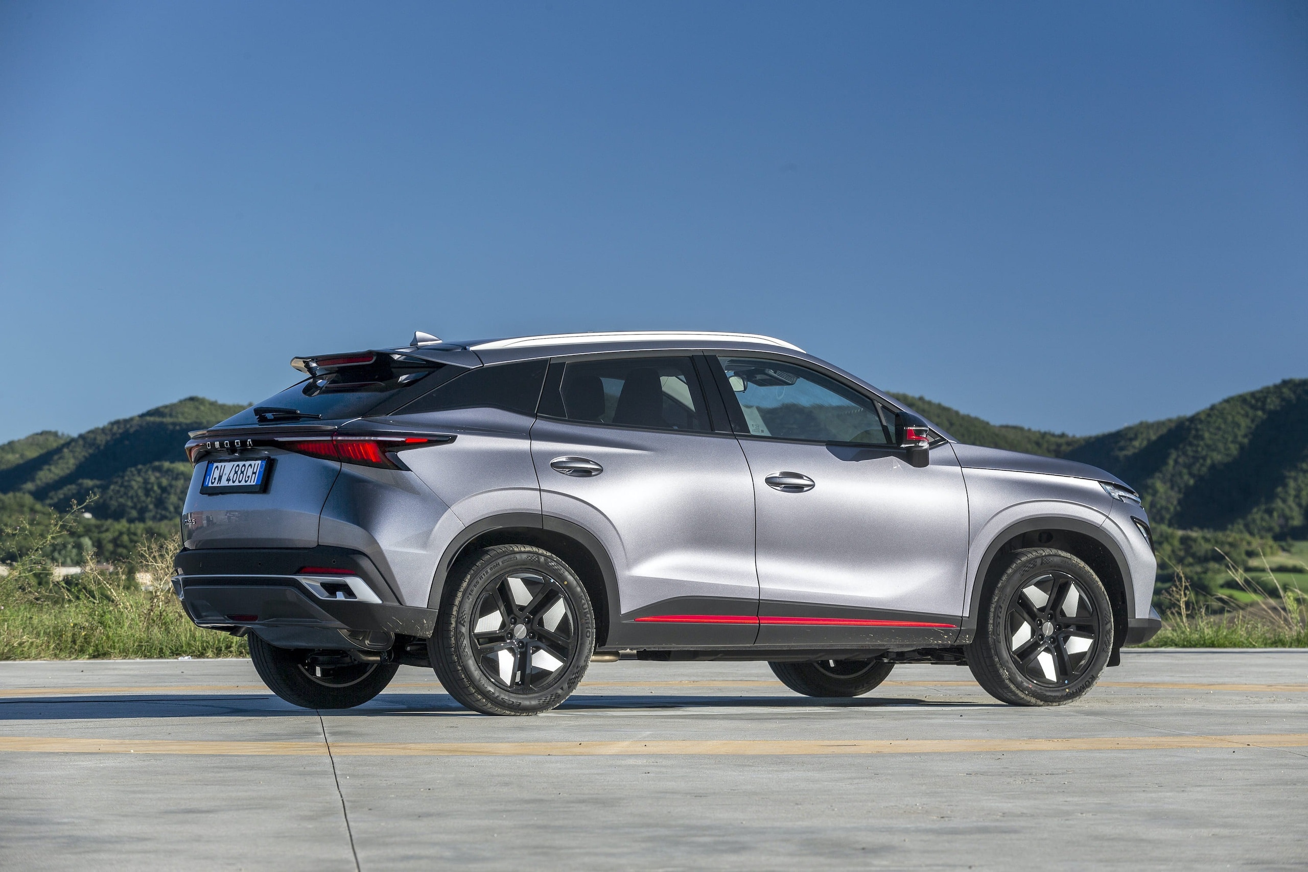 Omoda 5, le foto in azione del Suv cinese dal prezzo speciale
