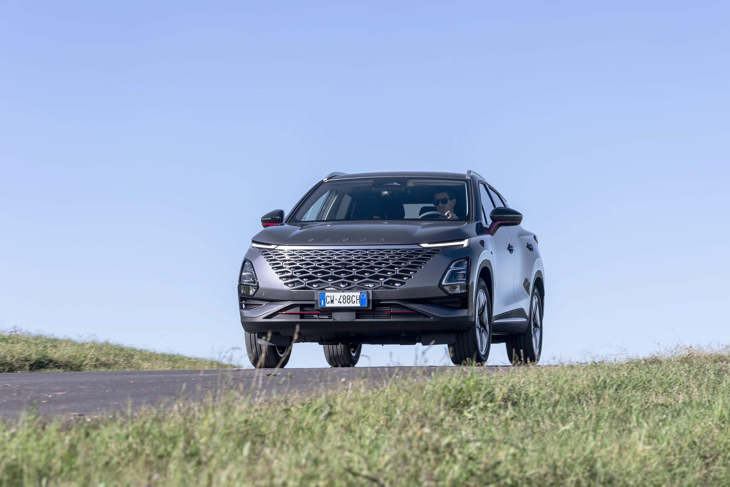 Omoda 5, le foto in azione del Suv cinese dal prezzo speciale