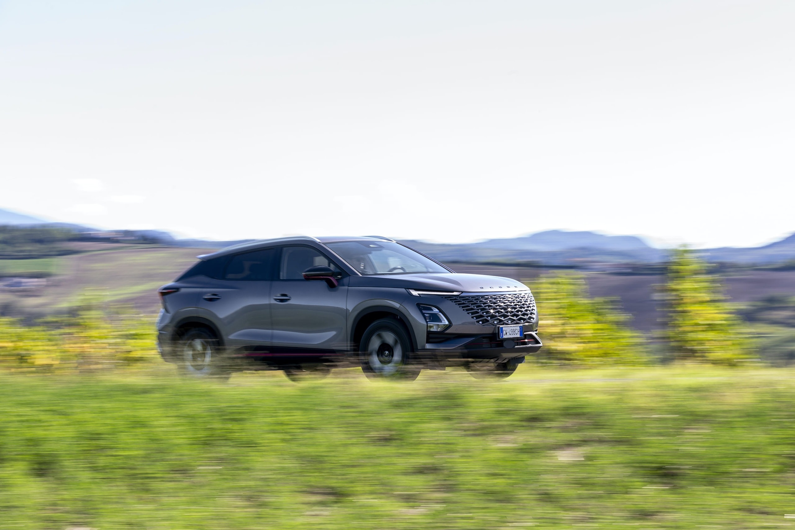 Omoda 5, le foto in azione del Suv cinese dal prezzo speciale