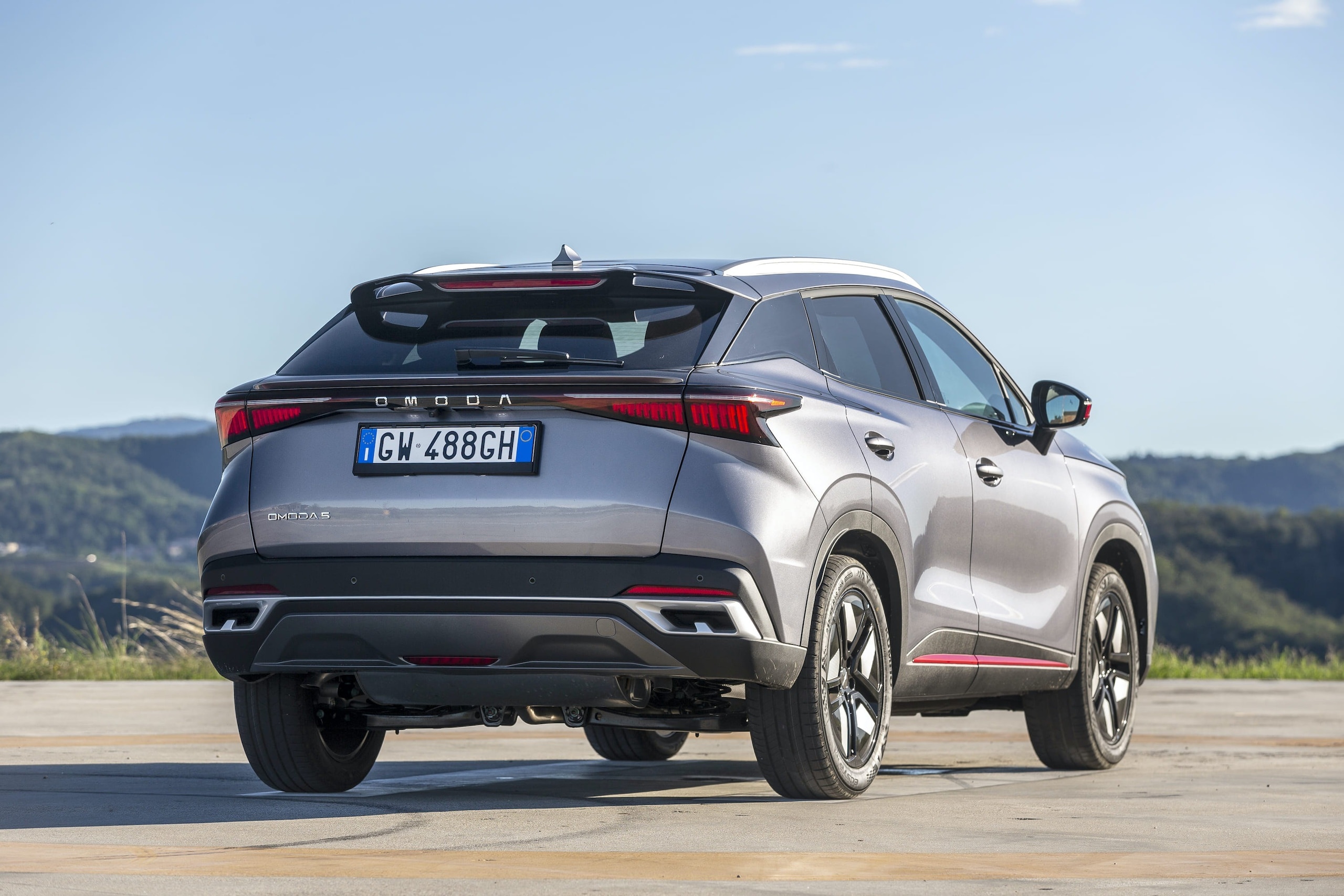 Omoda 5, le foto in azione del Suv cinese dal prezzo speciale