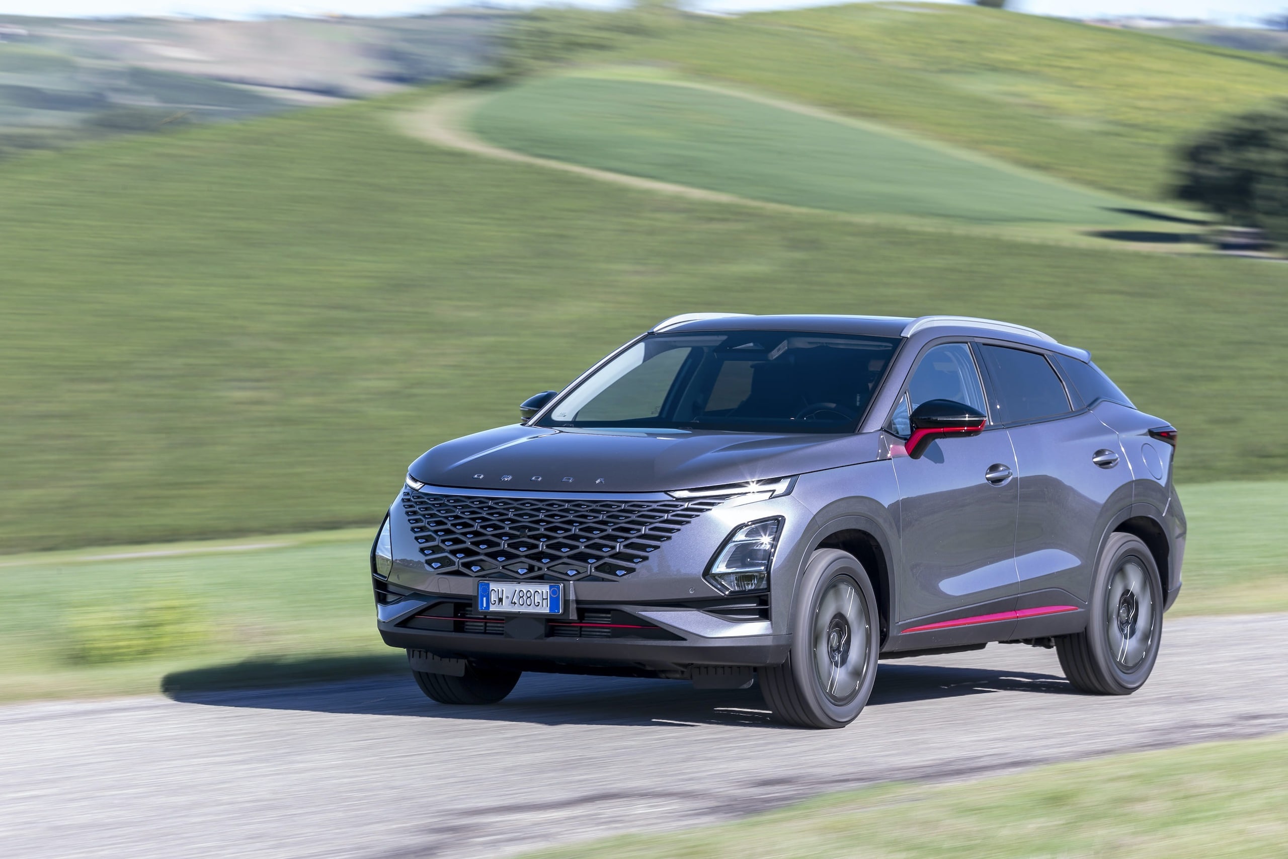 Omoda 5, le foto in azione del Suv cinese dal prezzo speciale