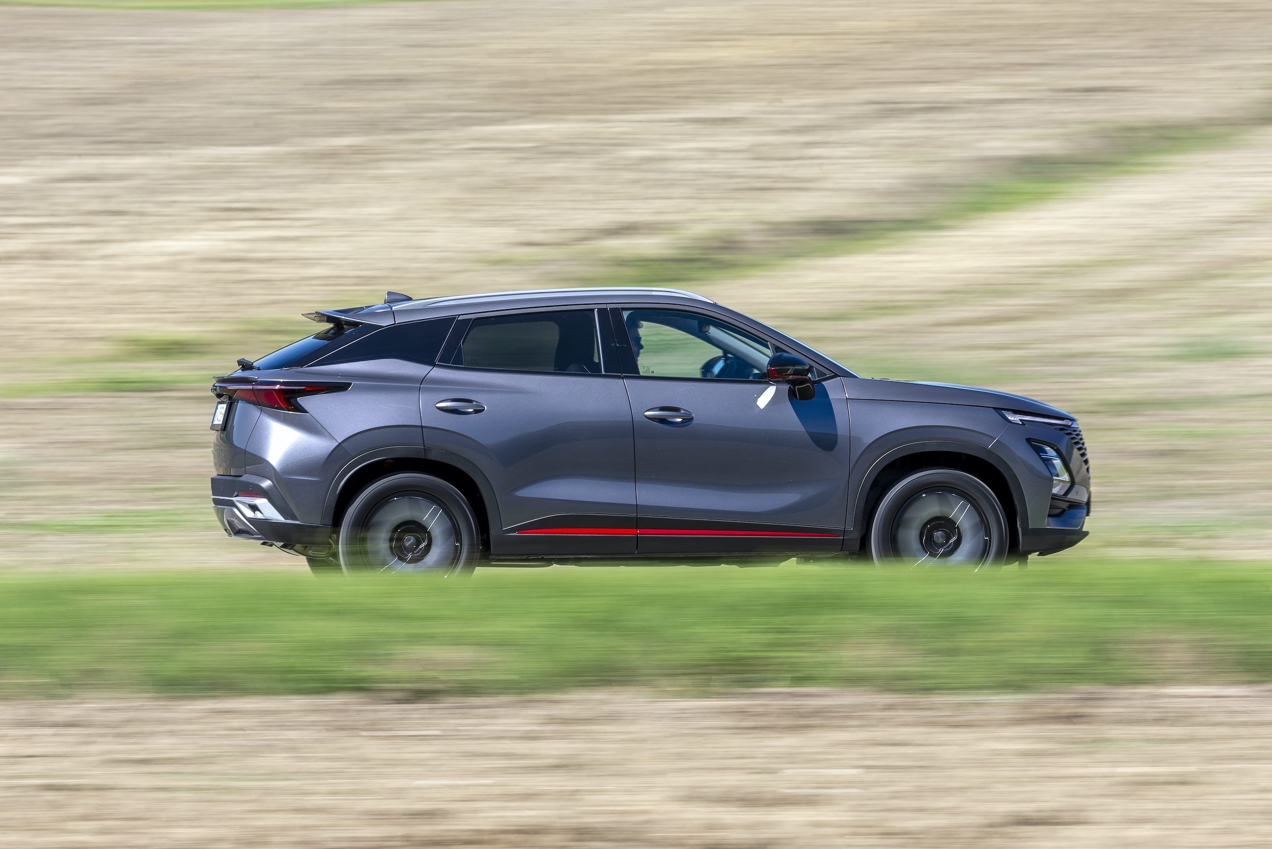 Omoda 5, le foto in azione del Suv cinese dal prezzo speciale