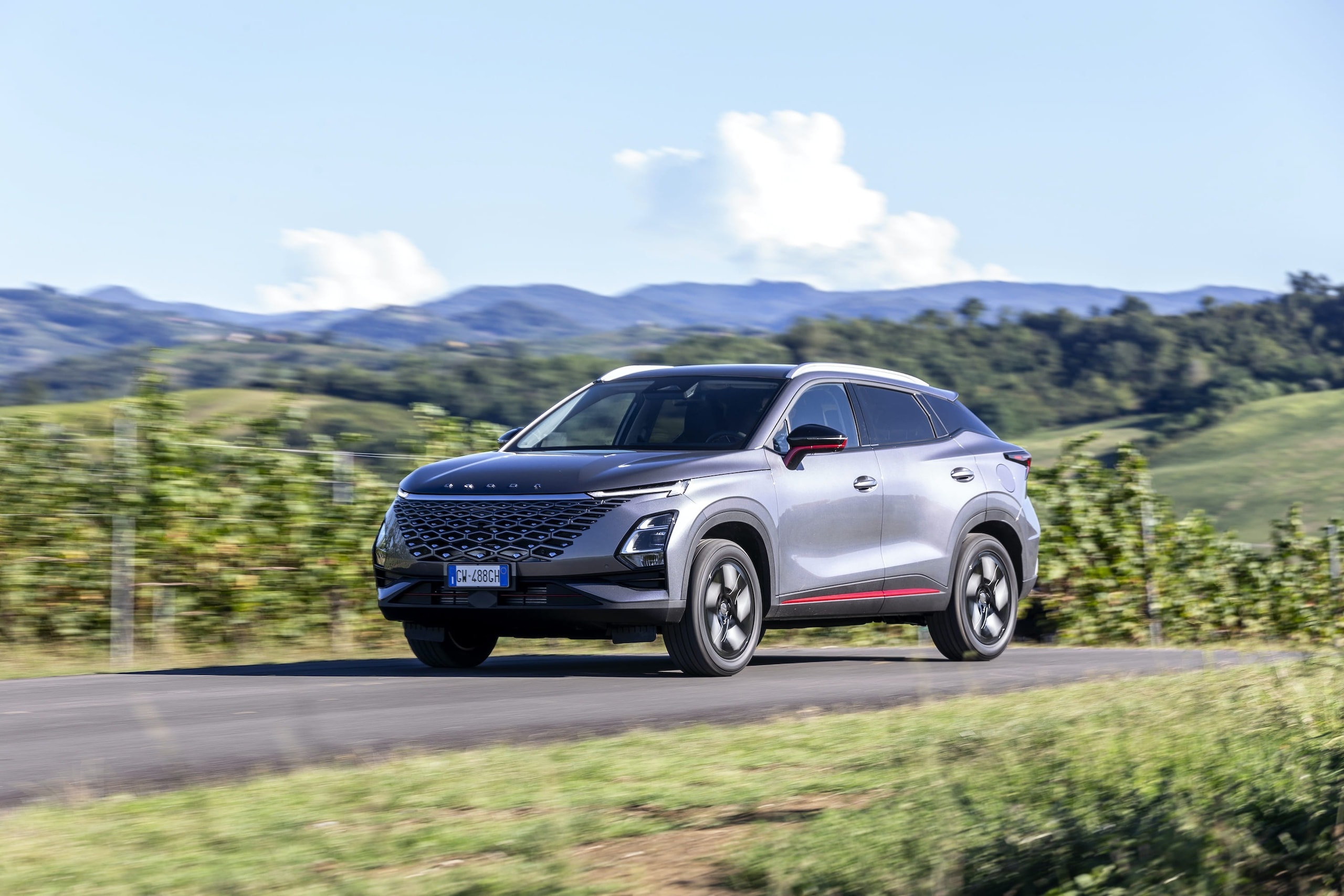 Omoda 5, le foto in azione del Suv cinese dal prezzo speciale