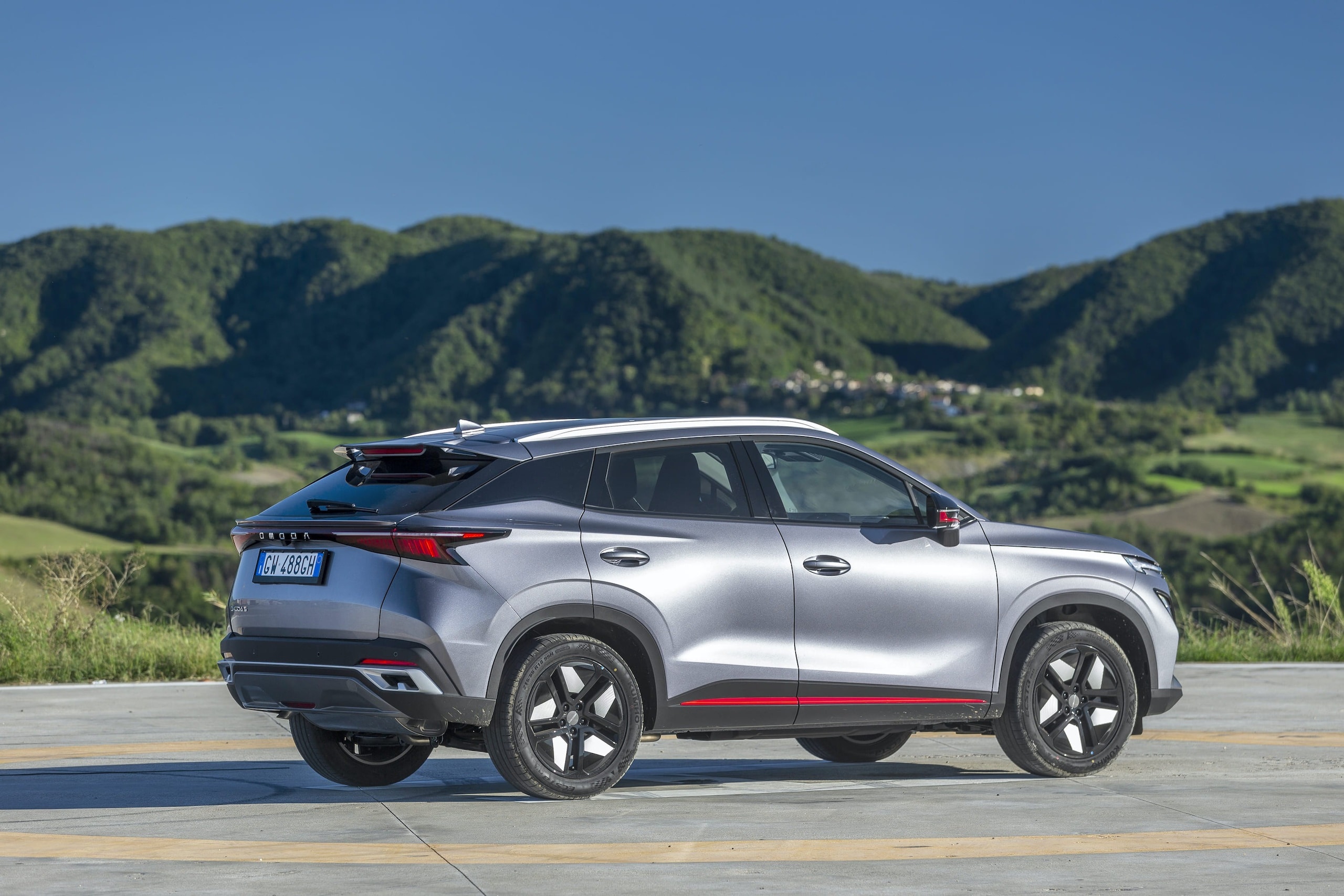 Omoda 5, le foto in azione del Suv cinese dal prezzo speciale