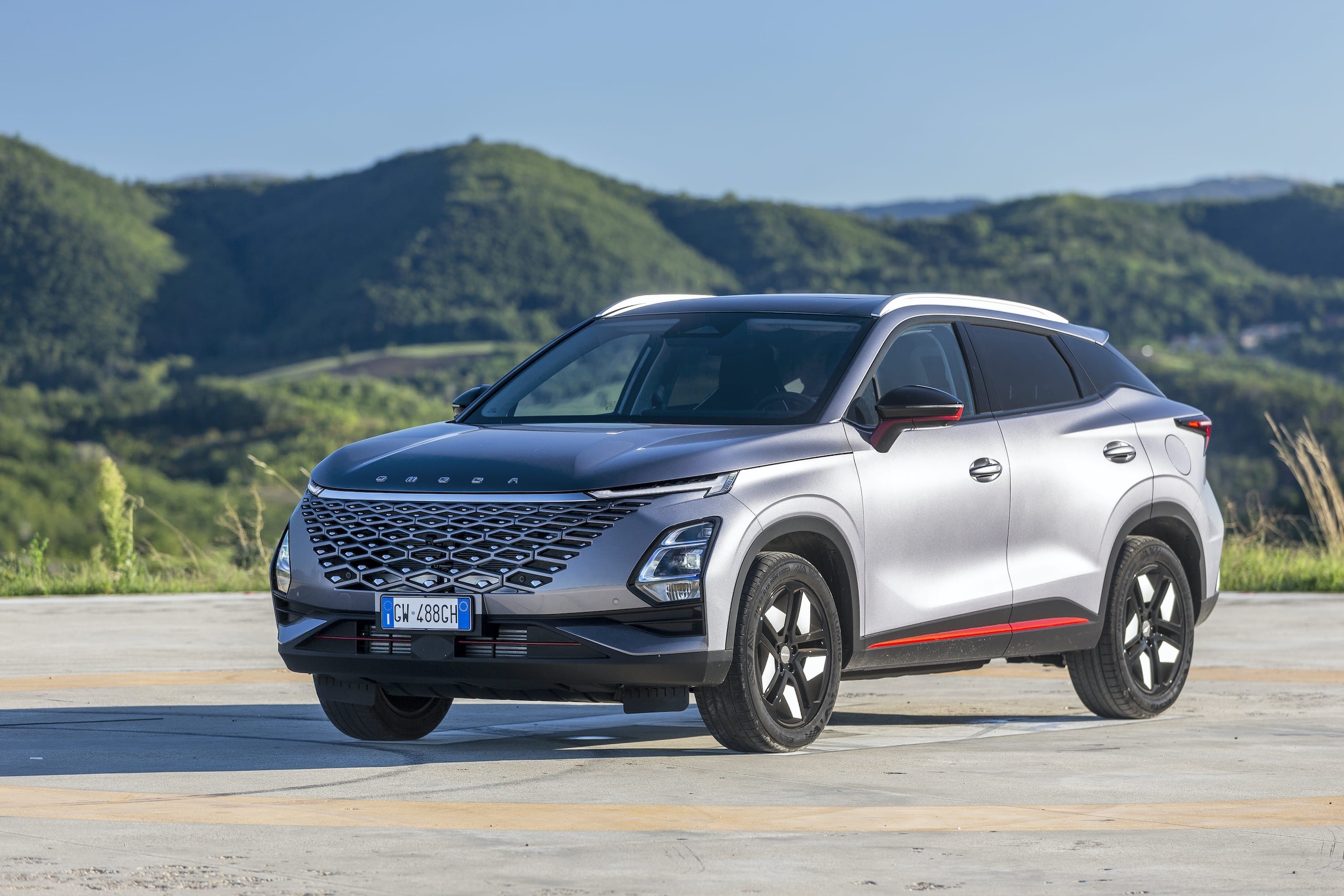 Omoda 5, le foto in azione del Suv cinese dal prezzo speciale