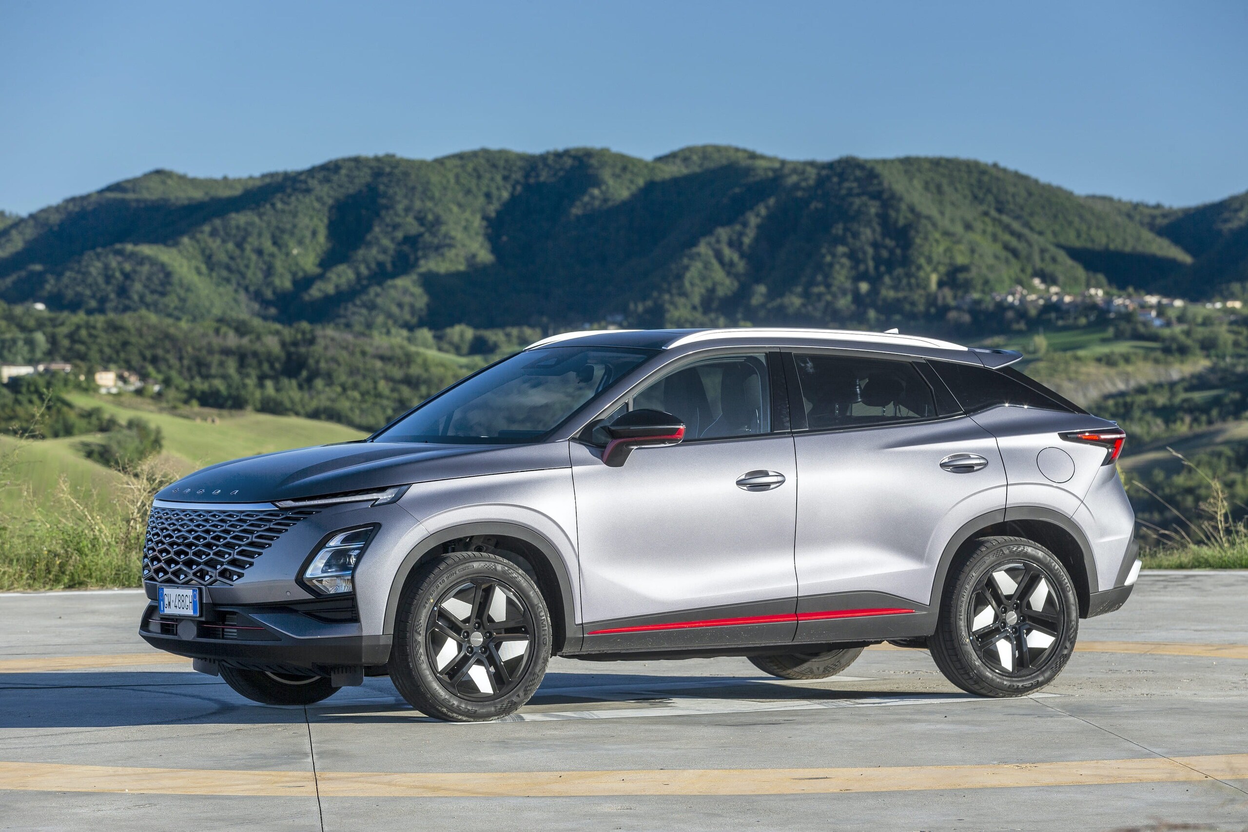Omoda 5, le foto in azione del Suv cinese dal prezzo speciale
