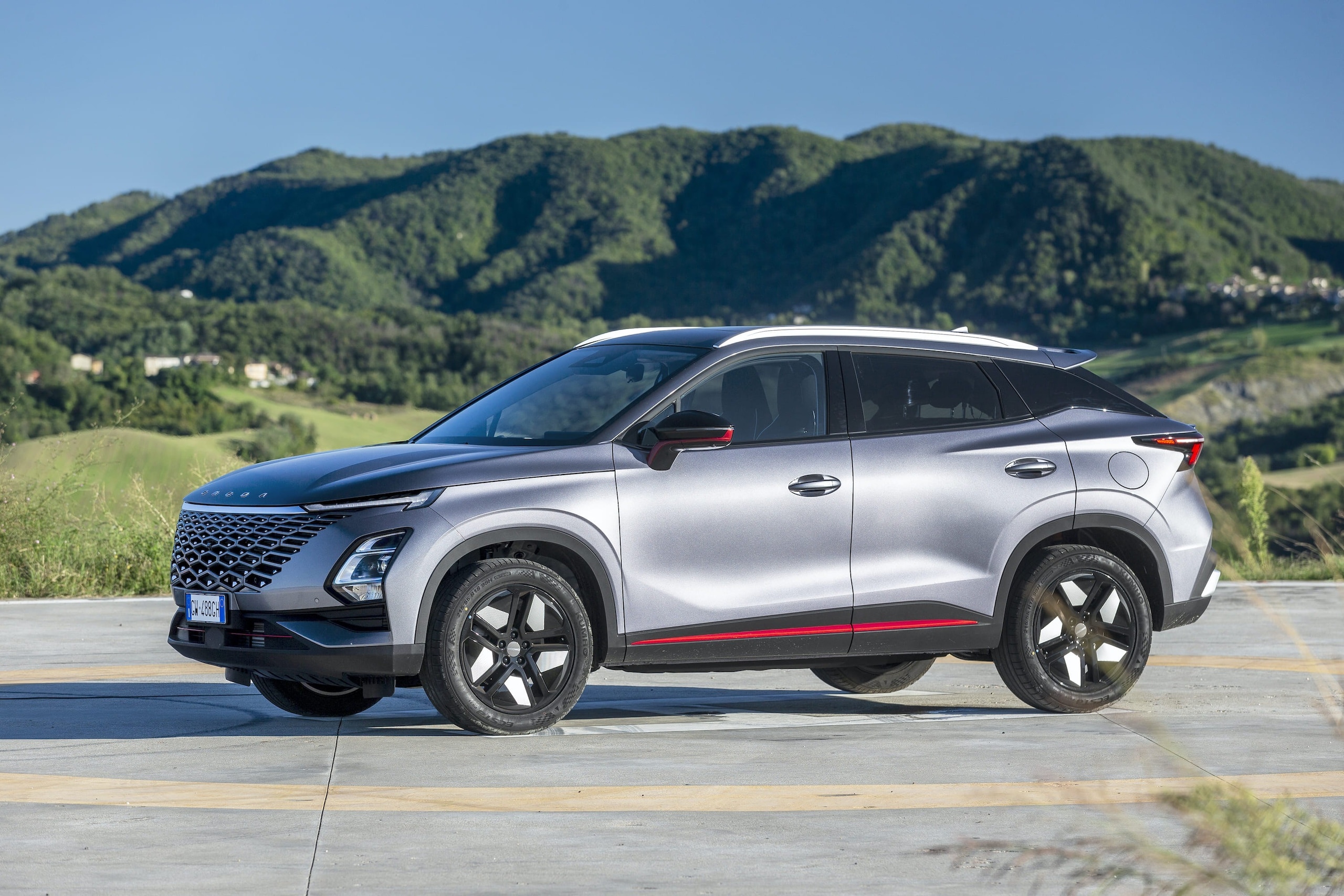 Omoda 5, le foto in azione del Suv cinese dal prezzo speciale