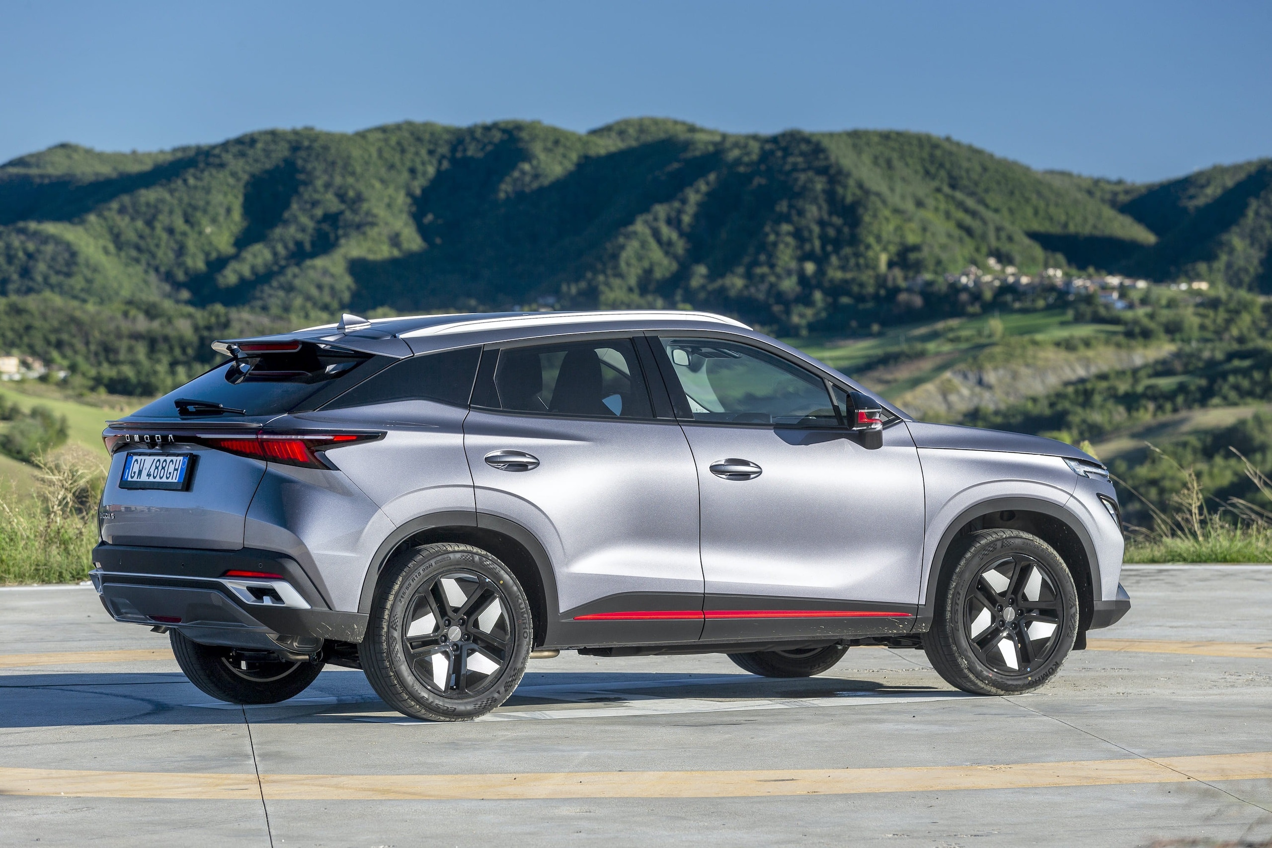 Omoda 5, le foto in azione del Suv cinese dal prezzo speciale