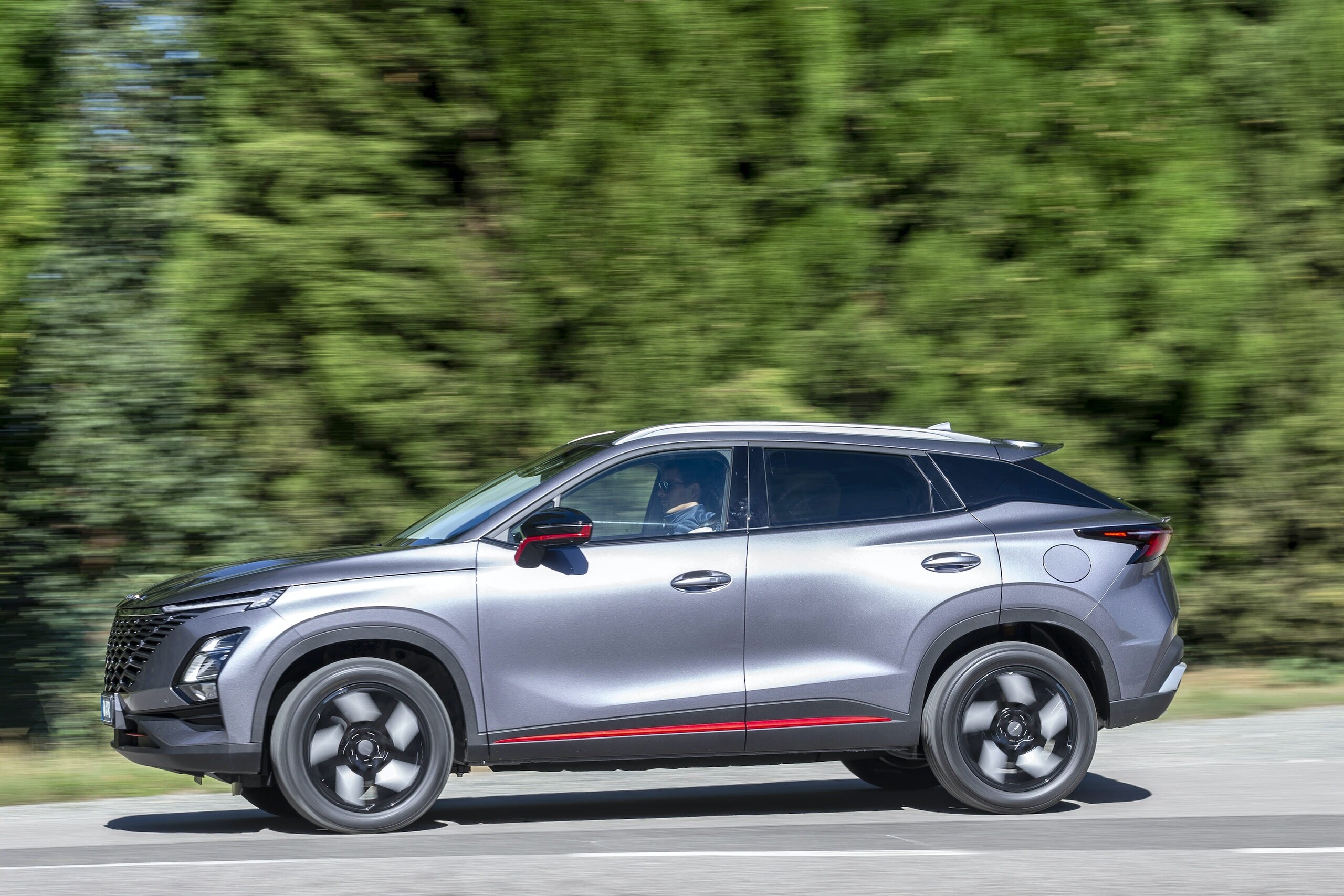 Omoda 5, le foto in azione del Suv cinese dal prezzo speciale