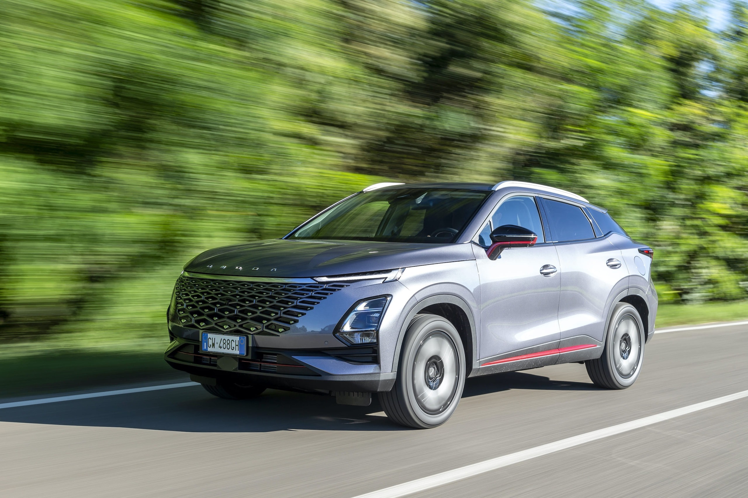 Omoda 5, le foto in azione del Suv cinese dal prezzo speciale