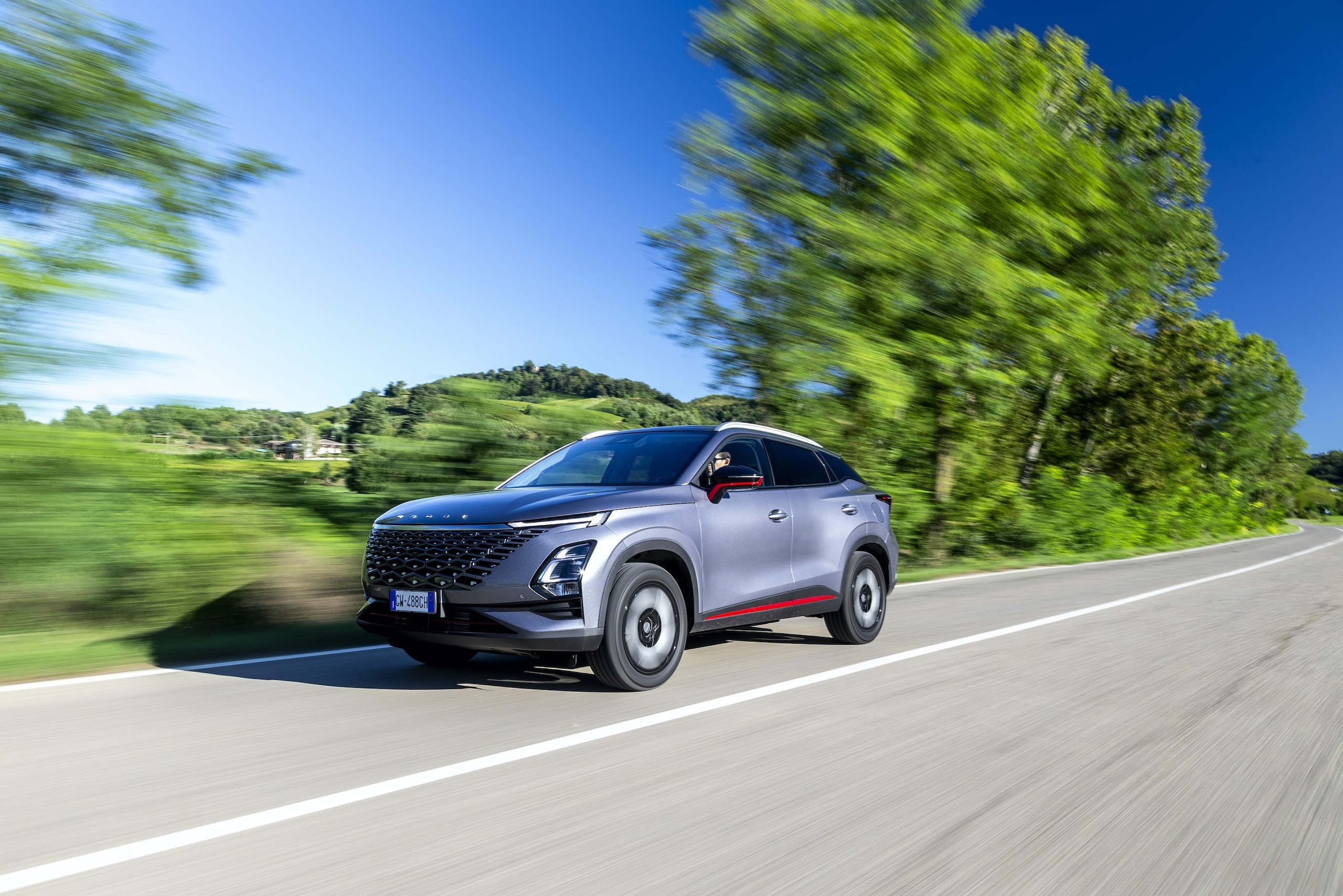 Omoda 5, le foto in azione del Suv cinese dal prezzo speciale
