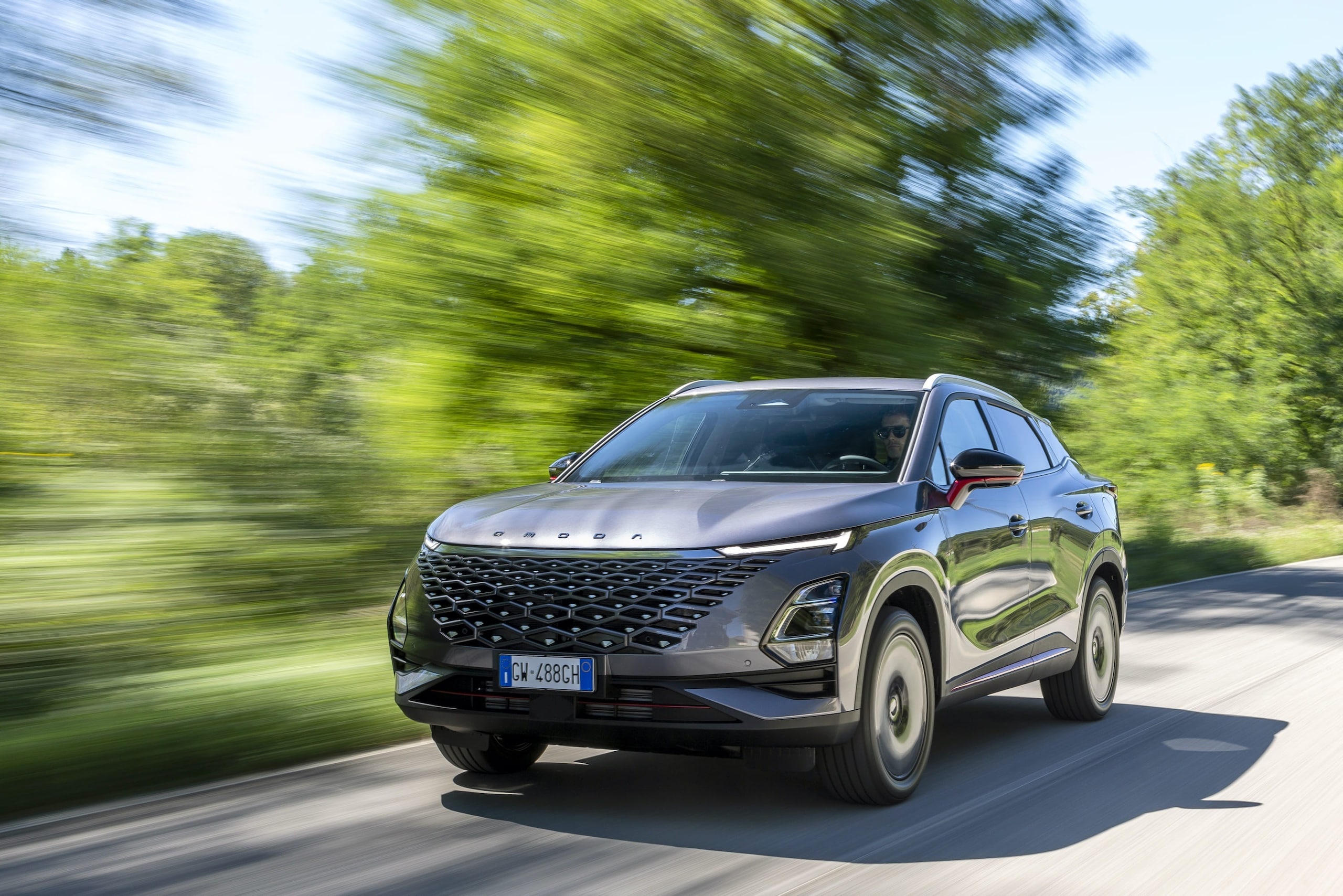 Omoda 5, le foto in azione del Suv cinese dal prezzo speciale