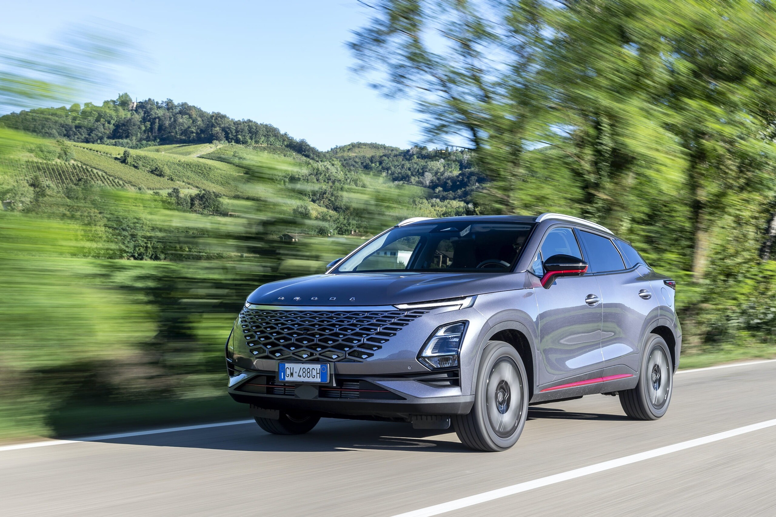 Omoda 5, le foto in azione del Suv cinese dal prezzo speciale