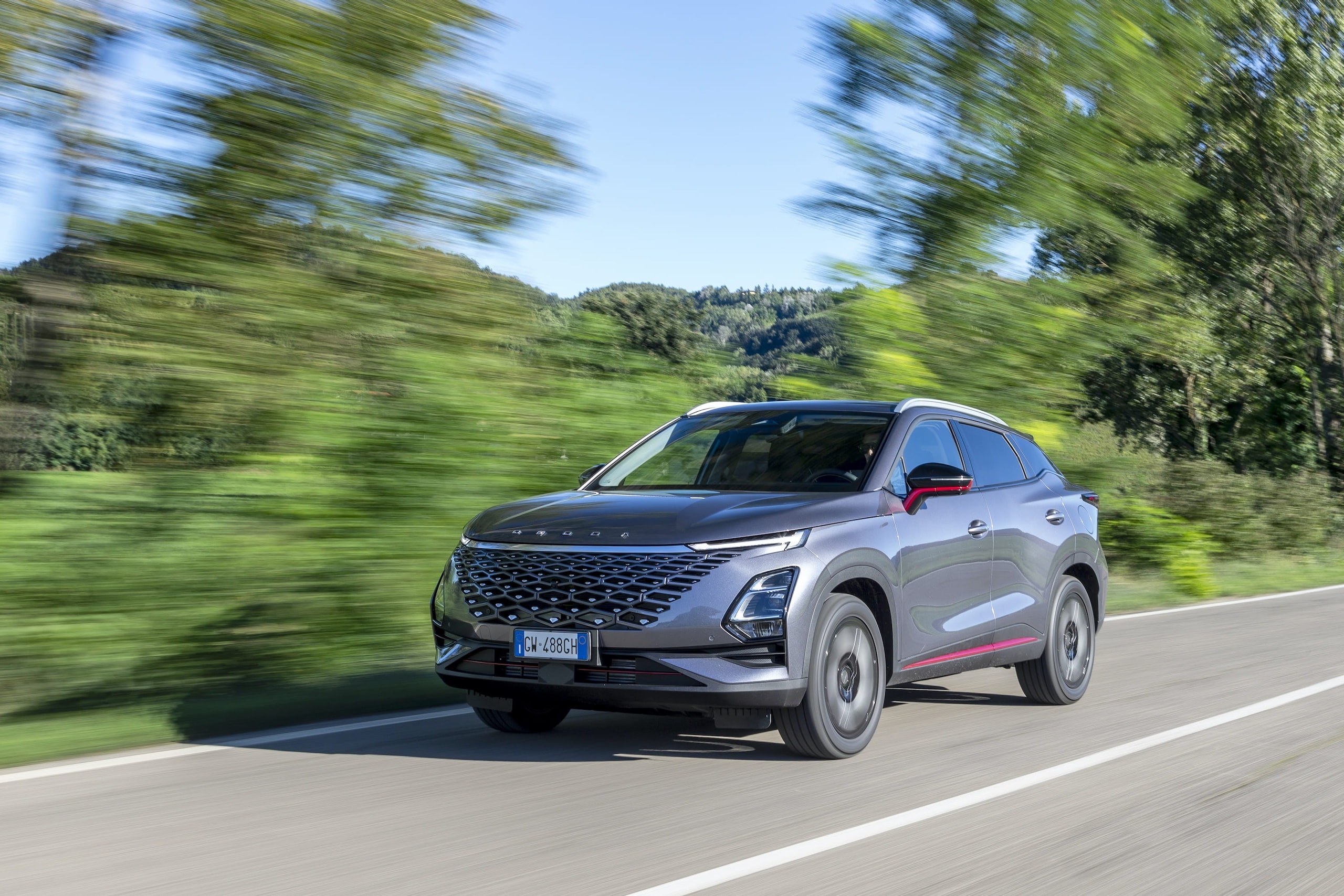 Omoda 5, le foto in azione del Suv cinese dal prezzo speciale